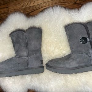 Authentic bailey button uggs